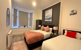 Kensington High Street Apartment